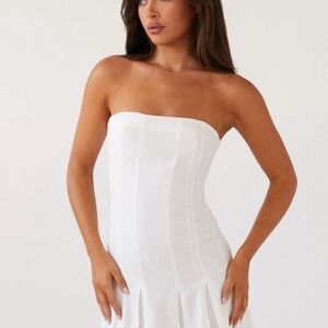 Elegant White Strapless Dress